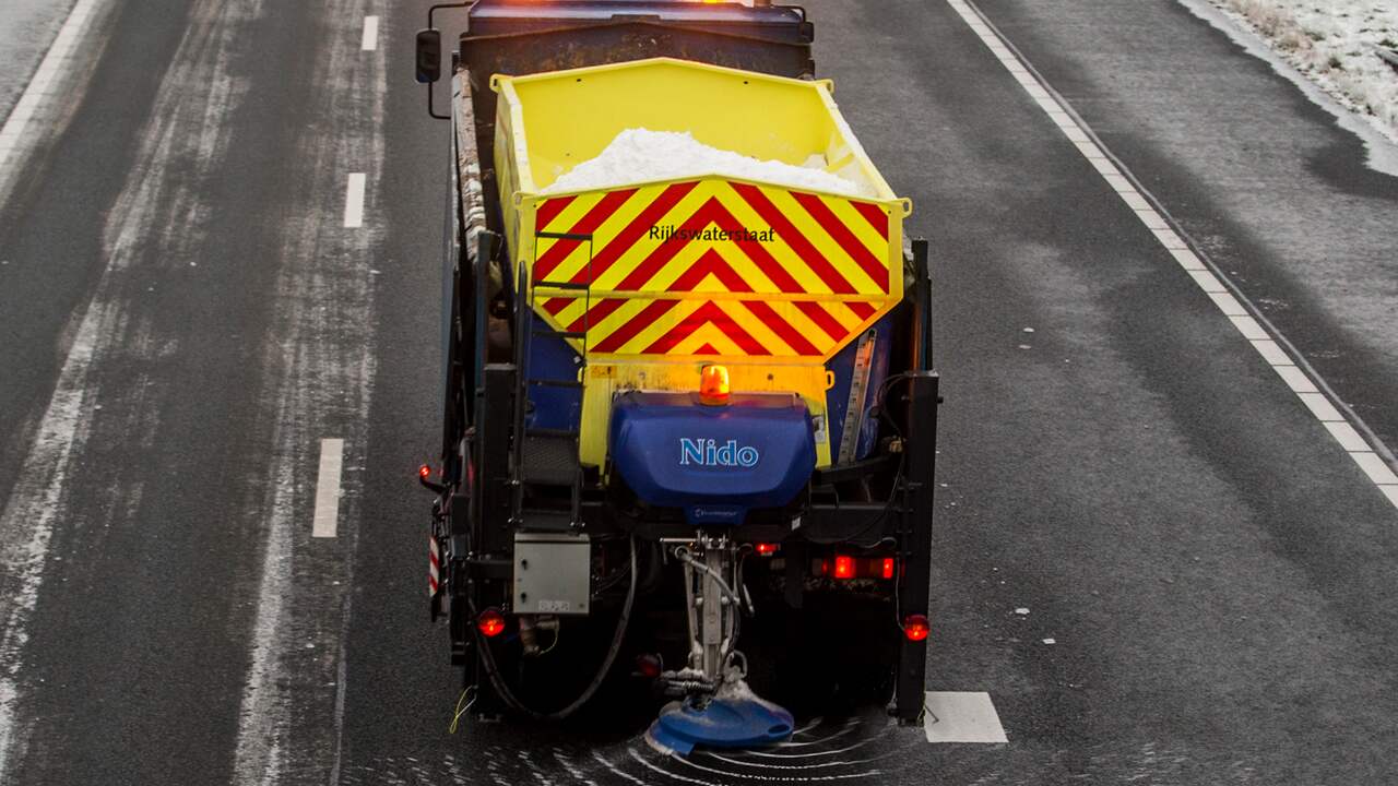 Chauffeur strooiwagen mishandeld in Watergang