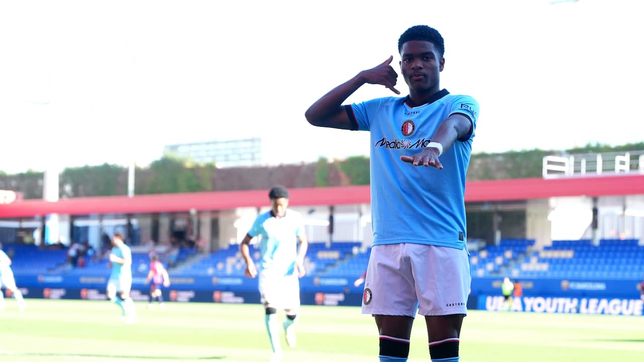 Zoon Ruben Schaken scoort ook voor Feyenoord-talenten bij stunt tegen Barça