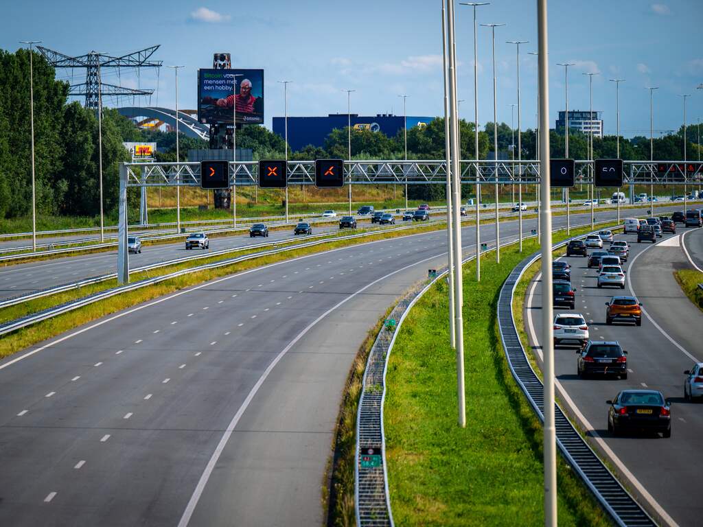 A2 bij Utrecht weer leeg na chaotische files, snelweg dicht voor werkzaamheden