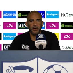 Video | Engelse voetbaltrainer verstopt liedjes Michael Jackson in persmoment