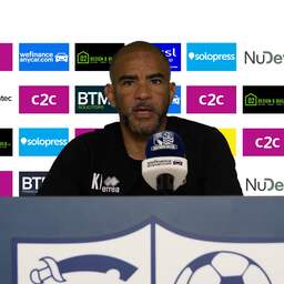 Video | Engelse voetbaltrainer verstopt liedjes Michael Jackson in persmoment