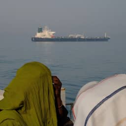 Live | Iran lijkt Straat van Hormuz weer te hebben gesloten, schepen zijn gewaarschuwd