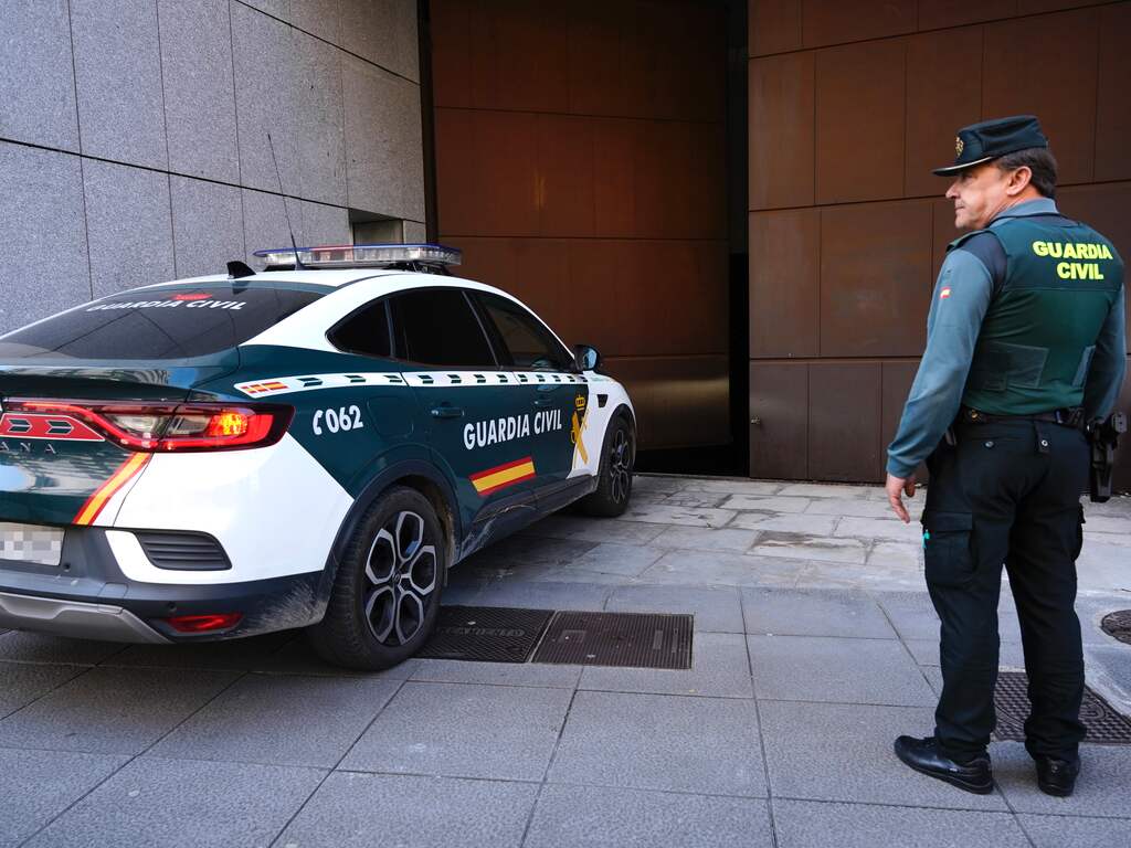 Politie bevrijdt kinderen die 3,5 jaar waren opgesloten in Spaans 'horrorhuis'