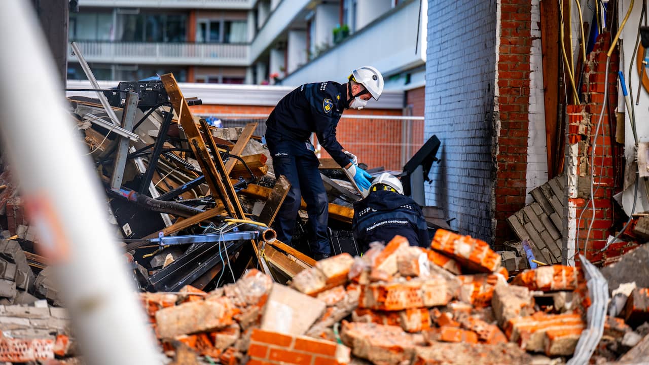 Verdachte van explosie bij flat Amsterdam vrijgelaten, twee zitten nog vast