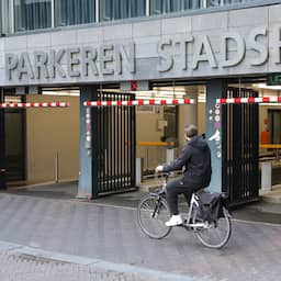 Winkels en garage rond stadhuis Nieuwegein dicht vanwege scheuren in plafond