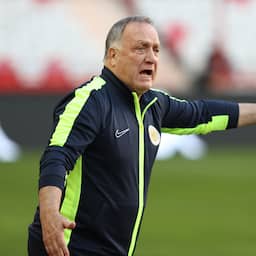 Dick Advocaat (78) gaat na historisch WK langer door als bondscoach Curaçao
