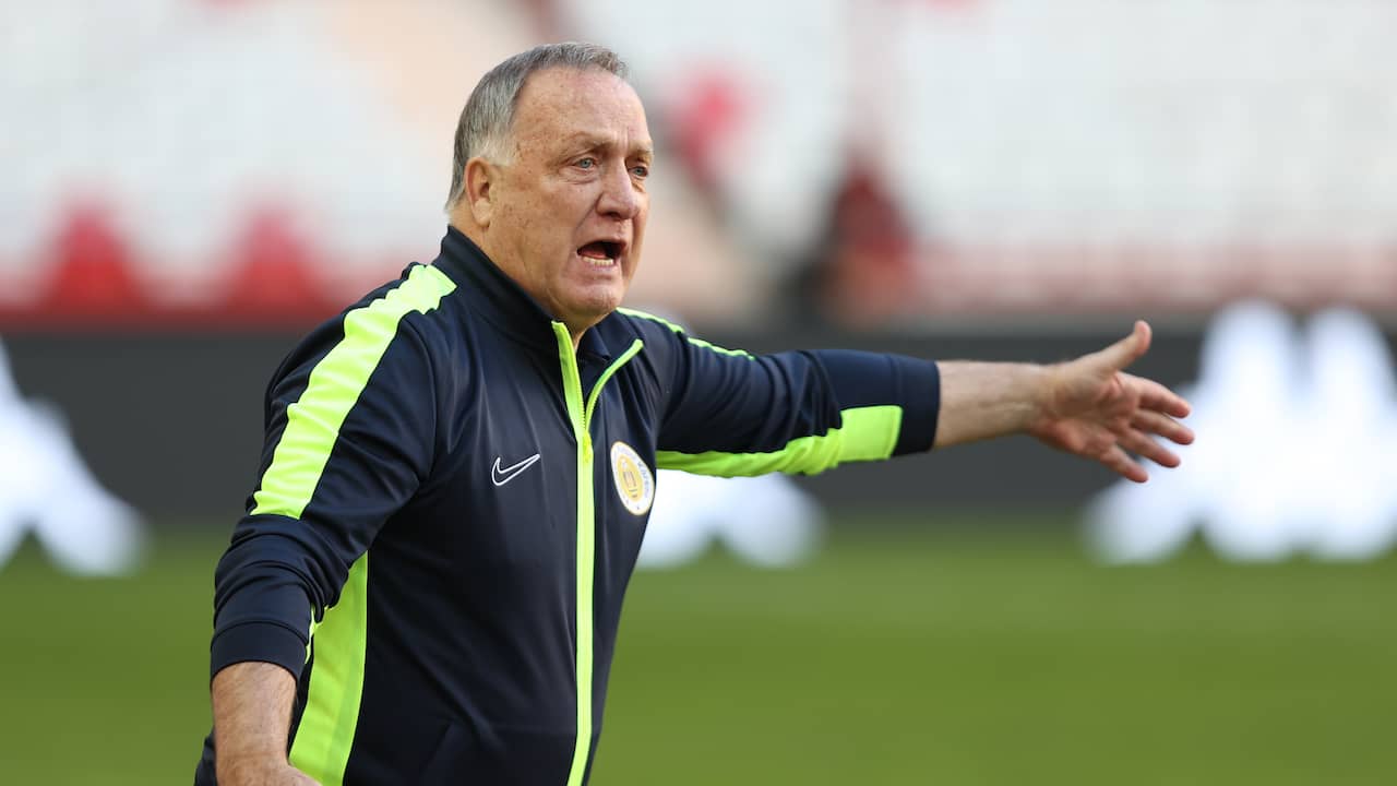 Dick Advocaat (78) gaat na historisch WK langer door als bondscoach Curaçao