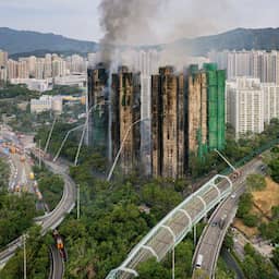Nog steeds hulpverzoeken uit flats Hongkong, brandalarm werkte niet goed