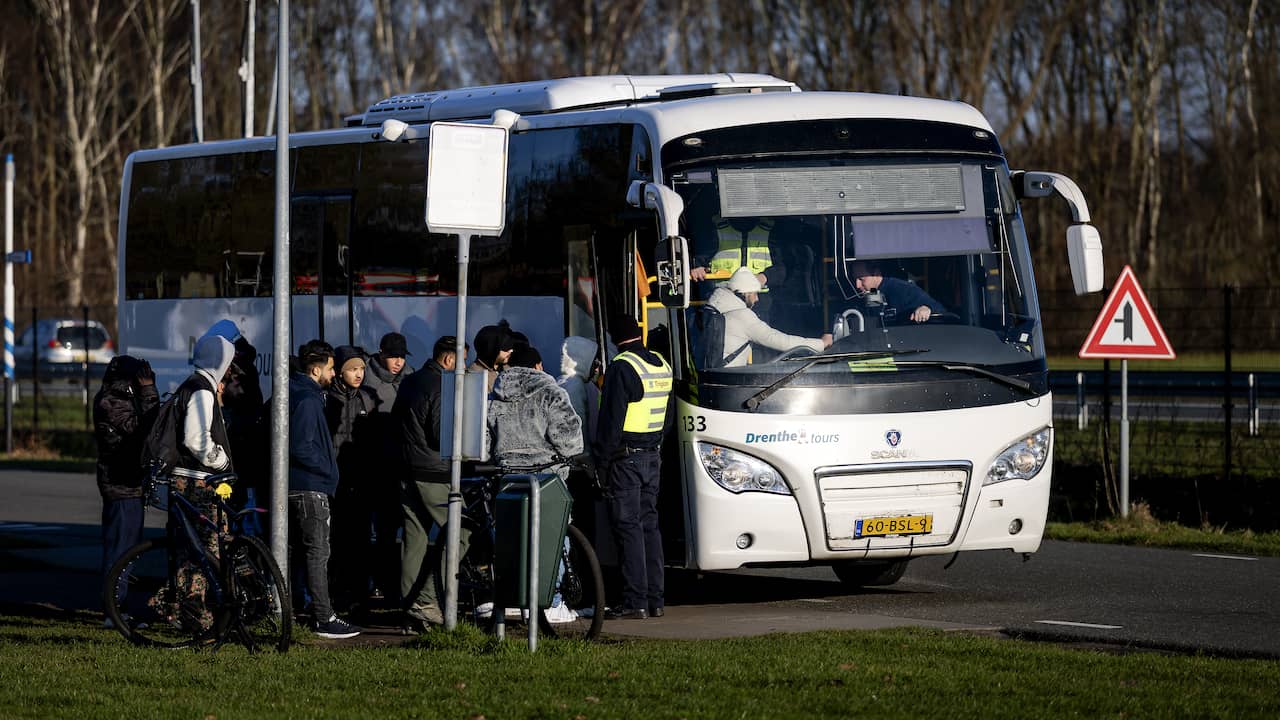 Pendelbus tussen Emmen en het azc in Ter Apel volgens Keijzer niet meer gratis