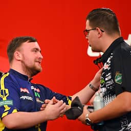 Littler lovend over Van Veen na bijzonder dartsrecord: 'Hij speelde briljant'