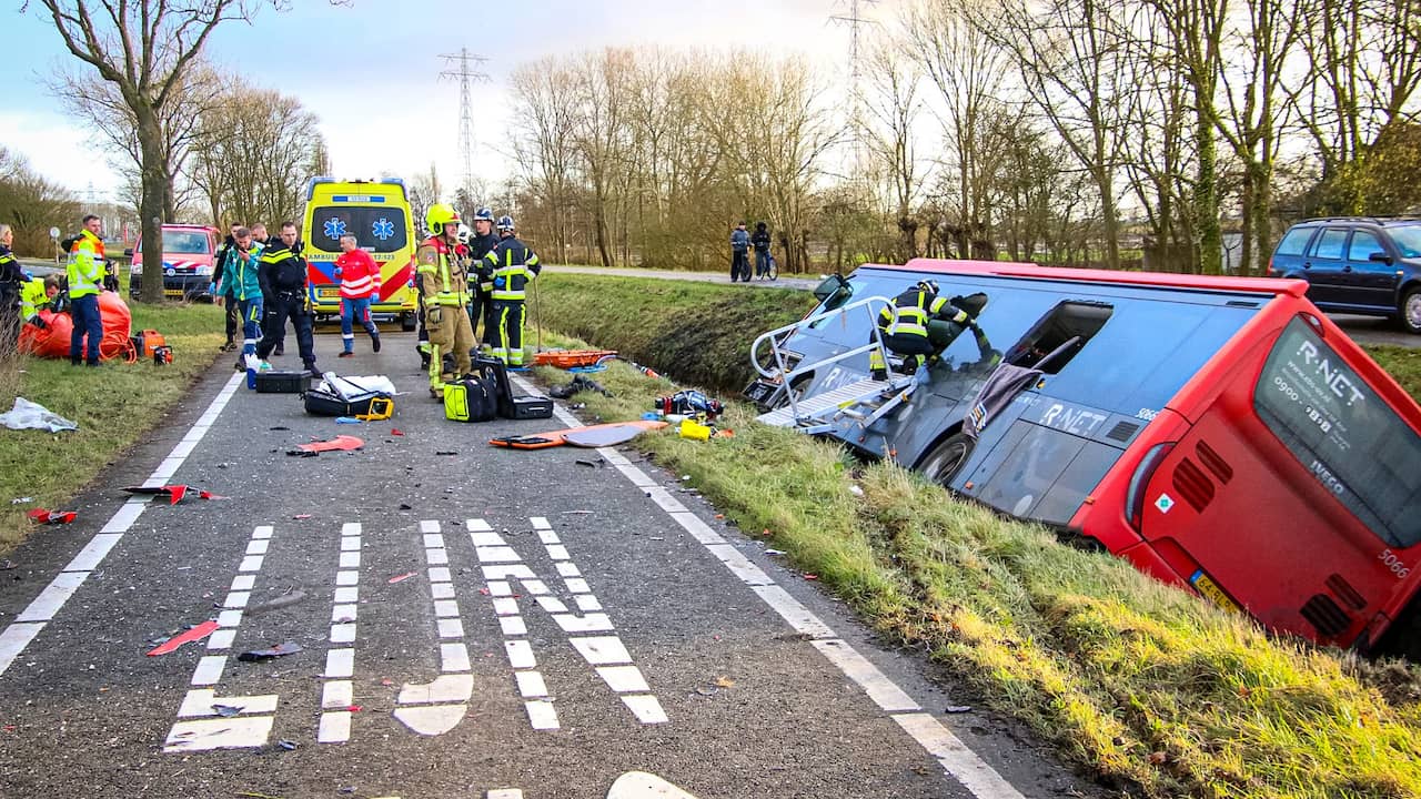 Vijftienjarig slachtoffer busongeluk Zwartewaal overleden