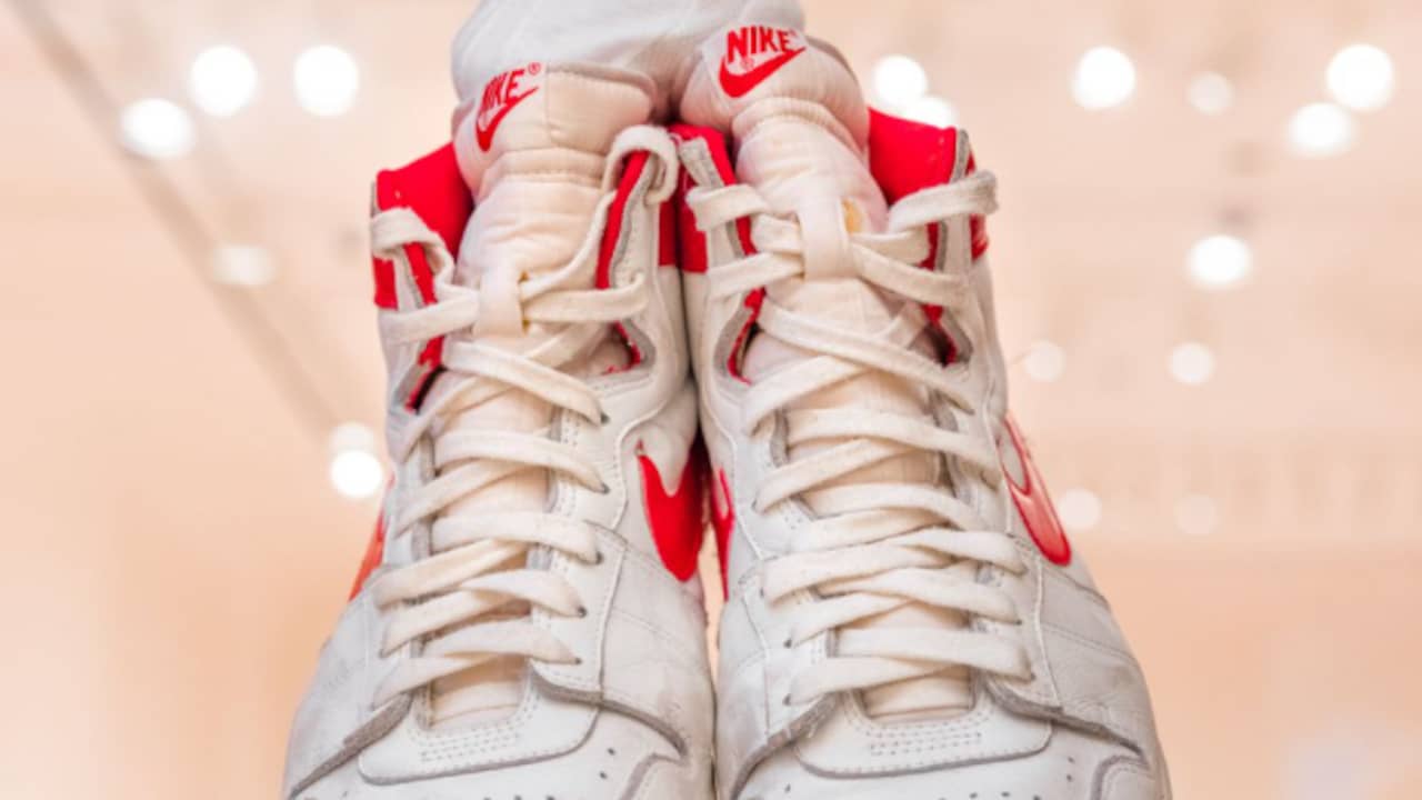 Sneakers Michael Jordan duurste paar ooit na veiling voor 1,47 miljoen  dollar | Sport Overig | NU.nl