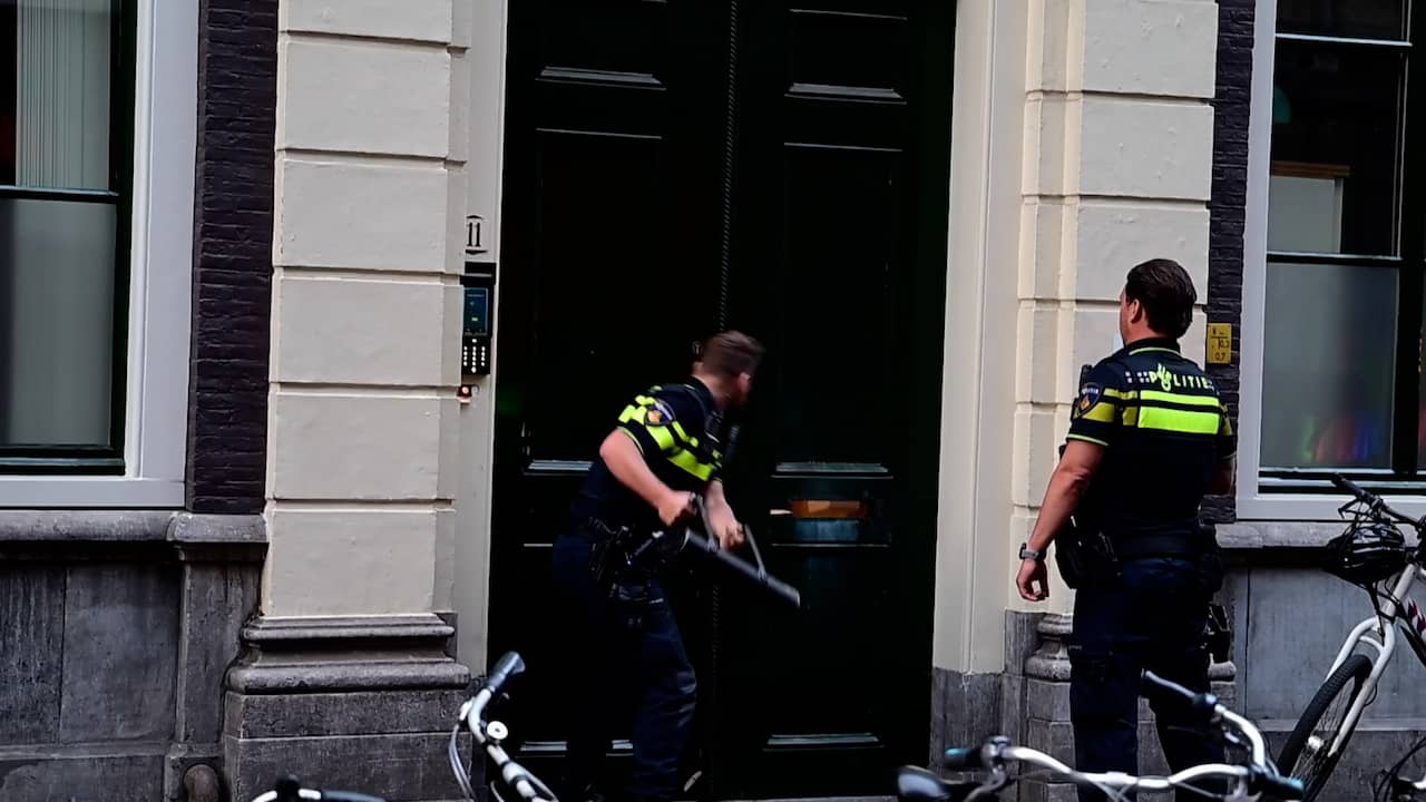 Politie ramt deur in bij D66-kantoor na melding explosie