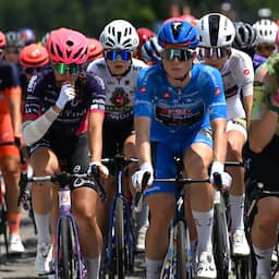 Live Giro | Van der Breggen verliest helper op klim, aanval 