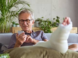 Zorgpremie stijgt door en is in 2024 weer 12 euro per maand hoger