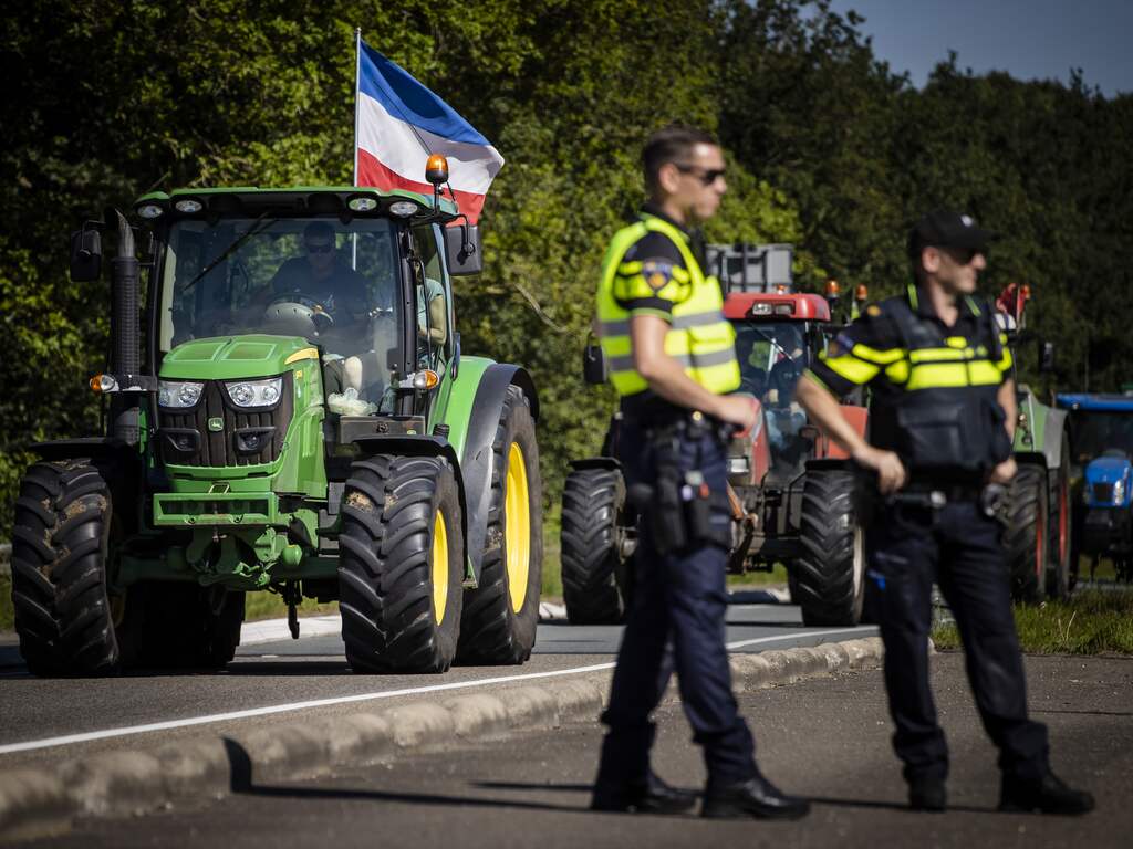 Politie beboet honderden boeren op de snelwegen, maar treedt niet overal op