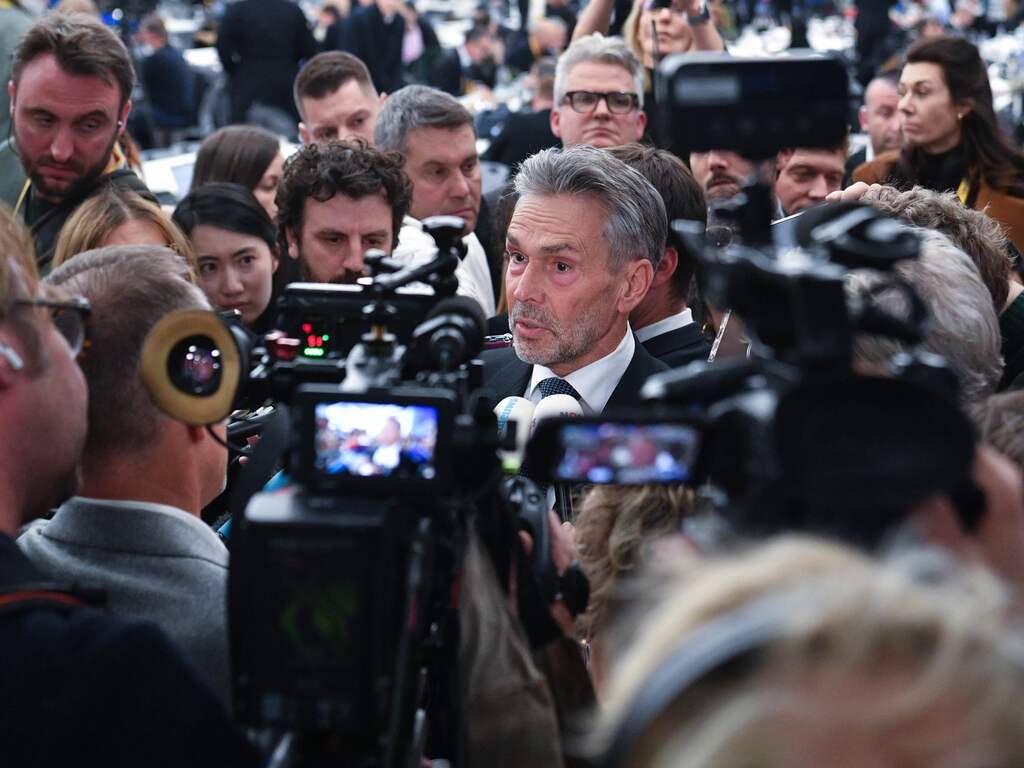 Schoof vervroegd terug uit Boedapest voor gesprek met Joodse gemeenschap