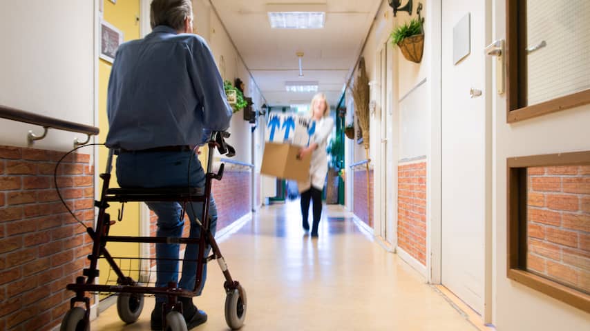 Vele ziekmeldingen in zorgsector kosten jaarlijks zeker 5,8 miljard euro