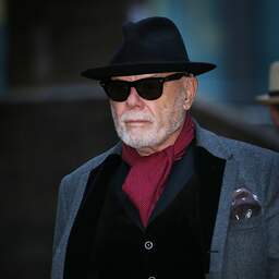 Voormalig popster Gary Glitter ontkent schuld in zedenzaak