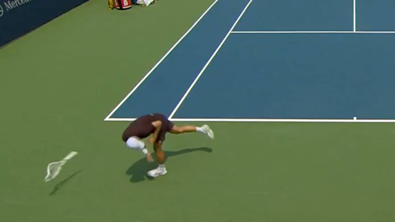 Griekspoor gooit racket kapot na setverlies in Washington
