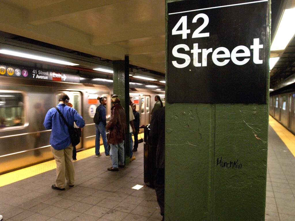 Elke nachtmetro in New York krijgt agent, weken nadat vrouw levend is verbrand