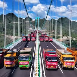 Video | Hoogste brug ter wereld in China getest met 96 vrachtwagens