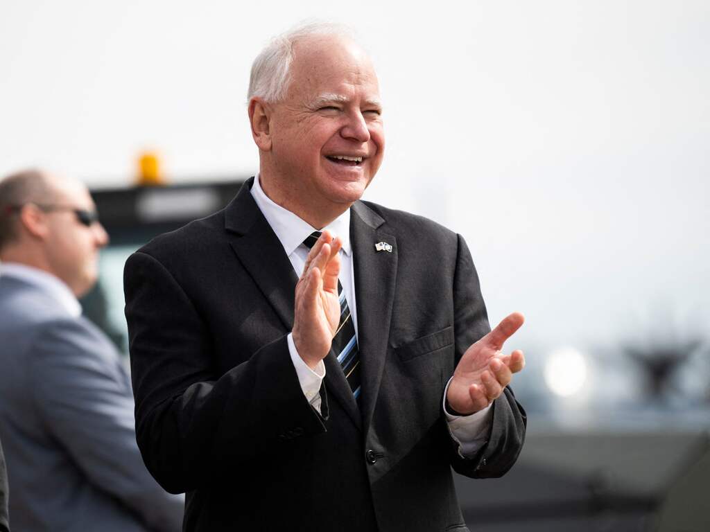 Running mate Walz werd bekend door Republikeinen 'raar' te noemen