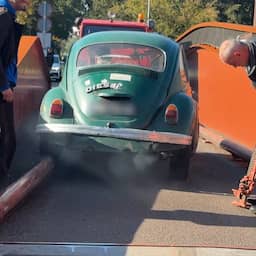 Video | Volkswagen Kever nieuw slachtoffer van beruchte brug in Molenhoek