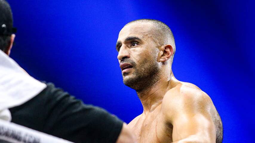 Foto bij Kickbokser Badr Hari opgepakt op verdenking van bedreiging en belediging