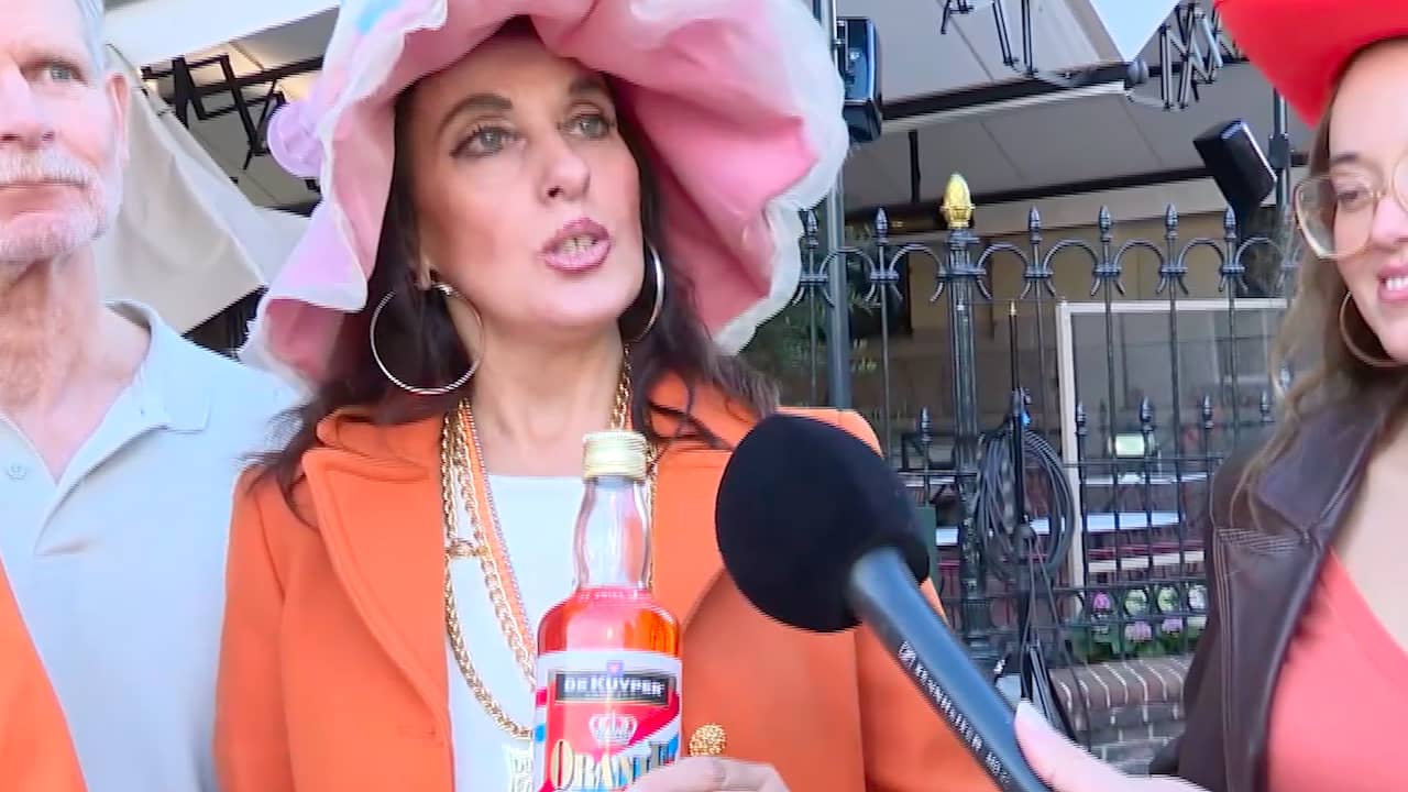 Oranjefans voor Paleis Noordeinde: 'Dit wil je meemaken'