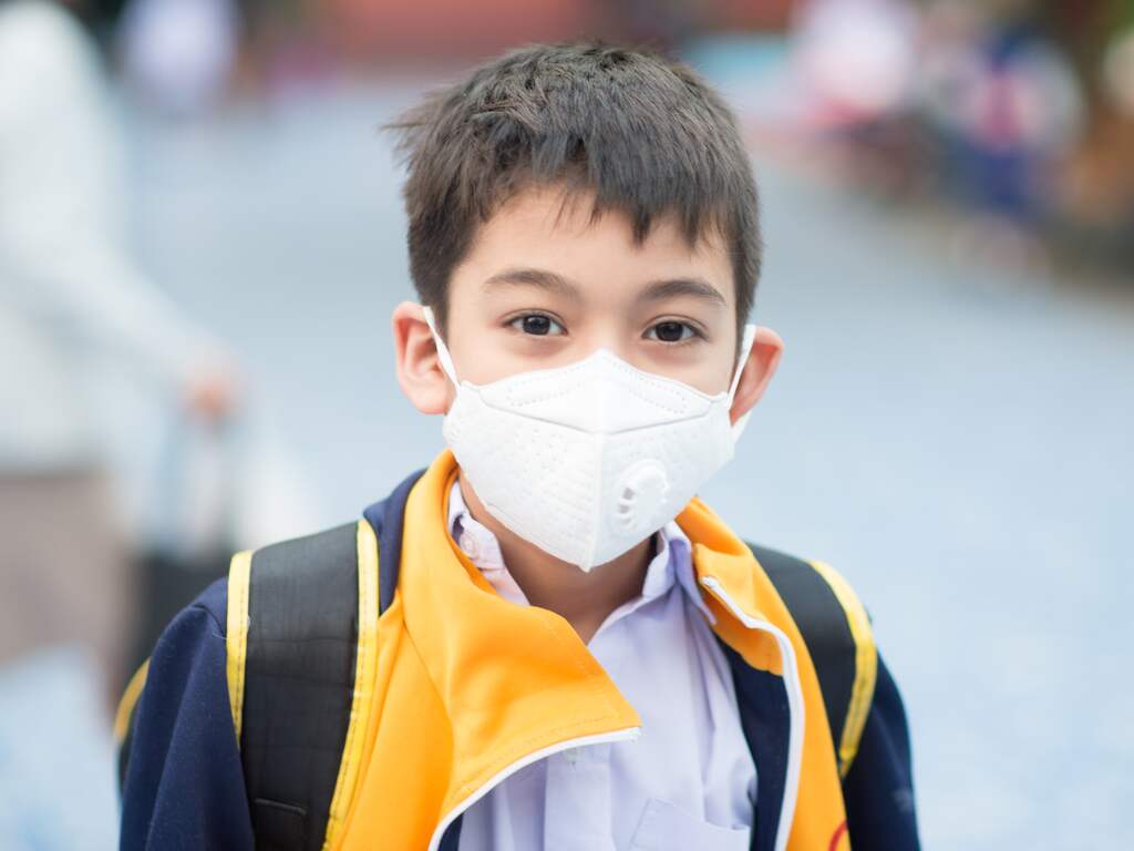 België voert mondkapjesplicht in voor kinderen en wil kinderen vaccineren