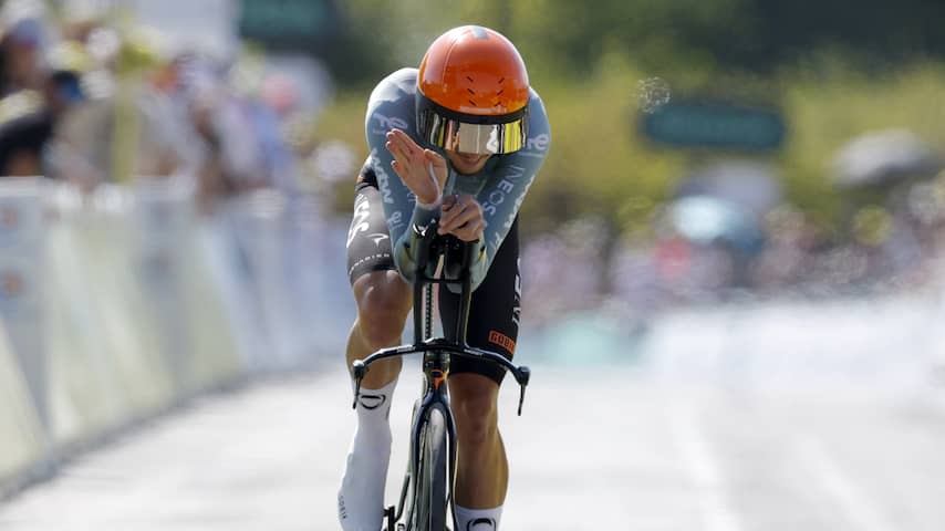 Arensman komt te laat bij start voor Tour-tijdrit: 'Niemand zei dat ik moest gaan'
