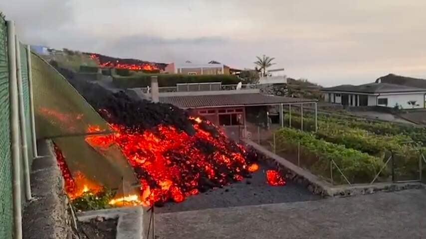 Lava bereikt woonwijken na vulkaanuitbarsting op La Palma