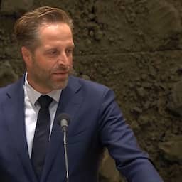 Video | Minister De Jonge krijgt tijdens debat telefoontje dat dochter is geslaagd