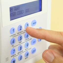 Duizenden codes van alarmsystemen waren jaar lang online te vinden door lek