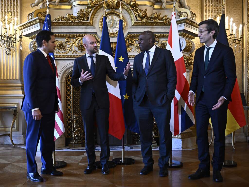 Fransen tevreden over Oekraïnegesprekken met VS, Zelensky uit kritiek