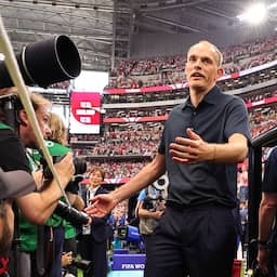 Tuchel ergert zich aan fotografen bij Engels volkslied op WK: 'Zag niet één speler'