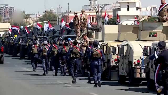 Militaire parade in Irak na vertrek Amerikaanse troepen