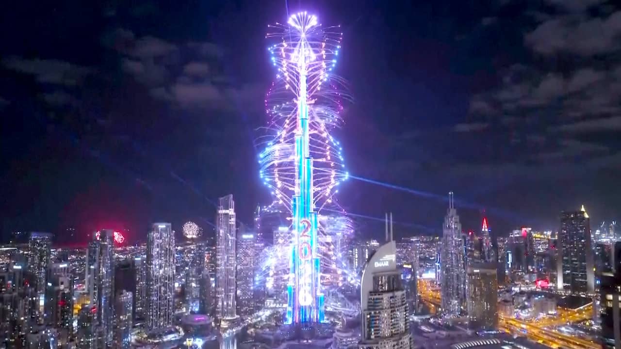 Spectaculaire vuurwerkshow verlicht hoogste gebouw ter wereld in Dubai ...