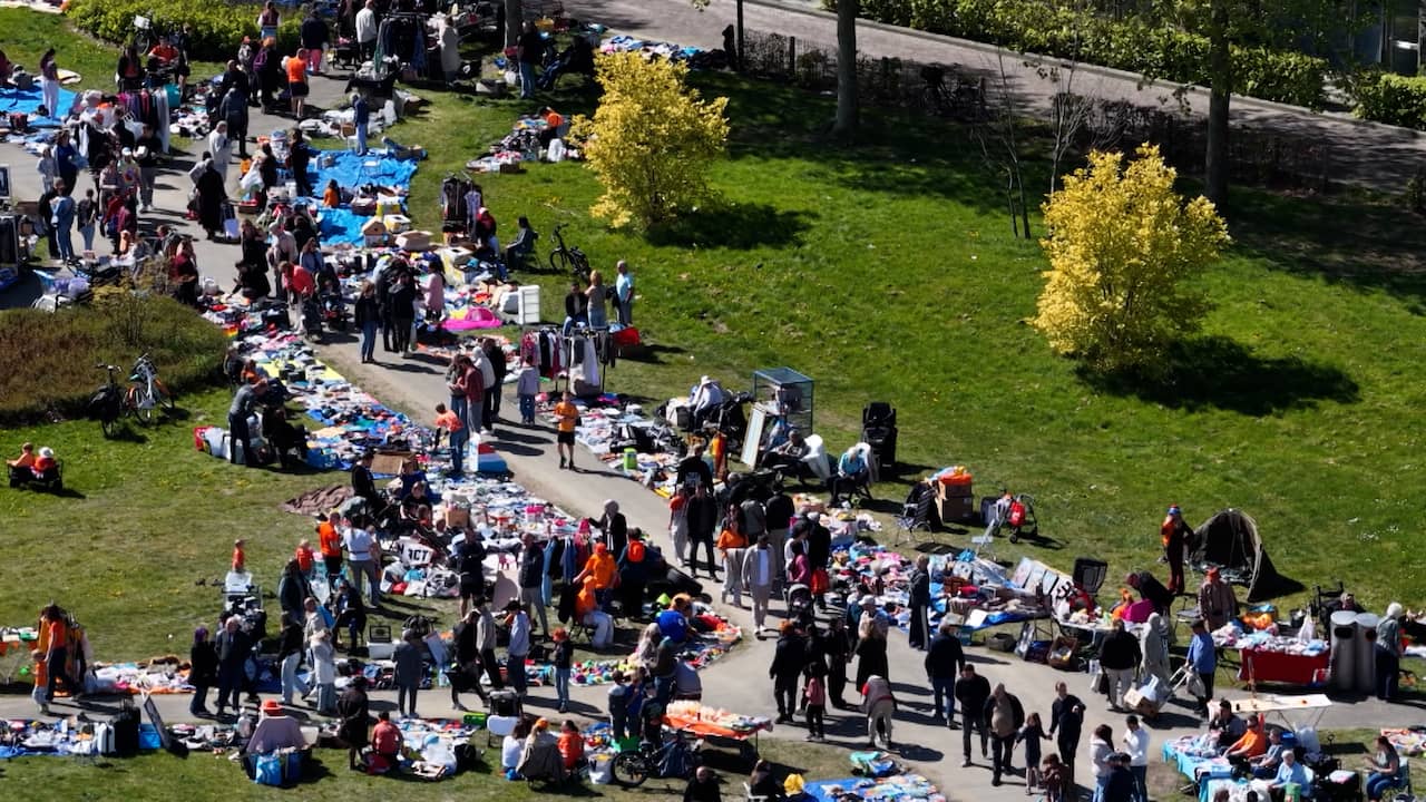 Video | Drone filmt grote drukte bij vroege vrijmarkt in Almere