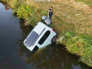 Auto te water geraakt in Engelen, mogelijke link met antiasielbekladdingen