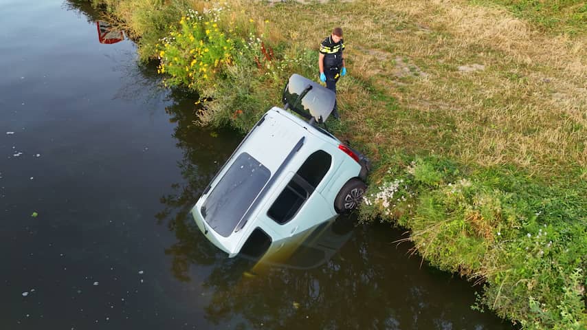Auto te water geraakt in Engelen, mogelijke link met antiasielbekladdingen