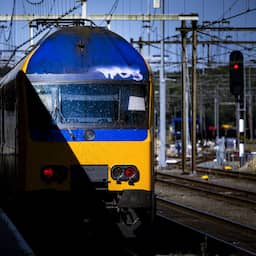 NS weet waardoor elektriciteitskast explodeerde en onderzoekt andere treinen