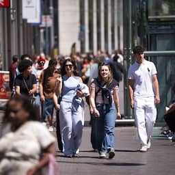 Lonen blijven op hoog niveau vanwege stijgende prijzen en krappe arbeidsmarkt