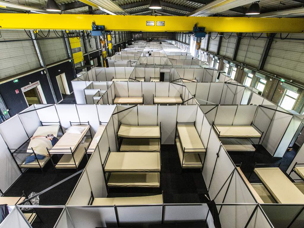Snel 12.000 extra asielbedden nodig, overheid maakt grond vrij voor paviljoens