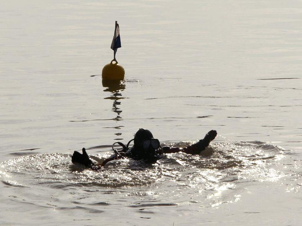 Lichamen gevonden in de Waal en bij Venlo, zoektocht naar man in Overveen