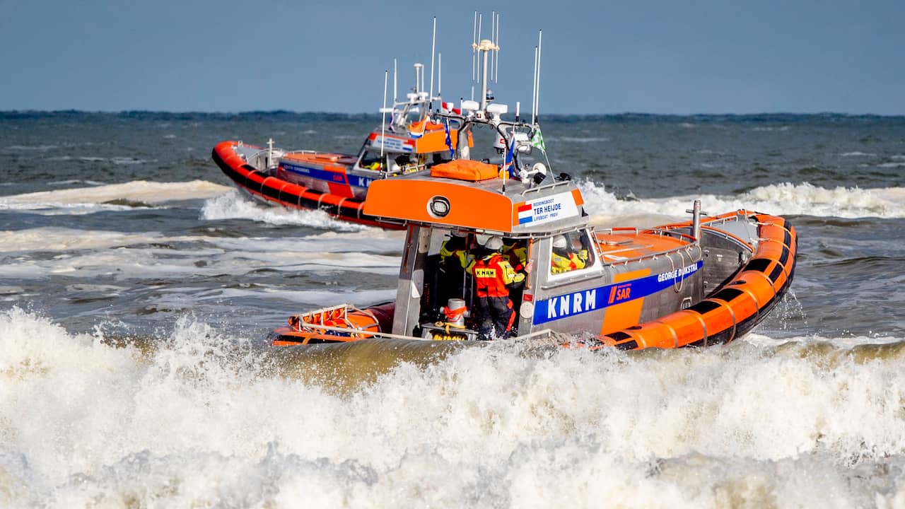 Persoon overleden voor kust Callantsoog, andere zwemmer nog vermist