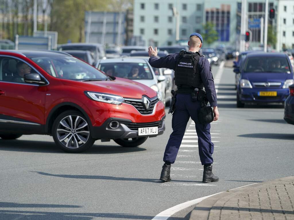 Marechaussee mag definitief niet meer controleren op basis van uiterlijk