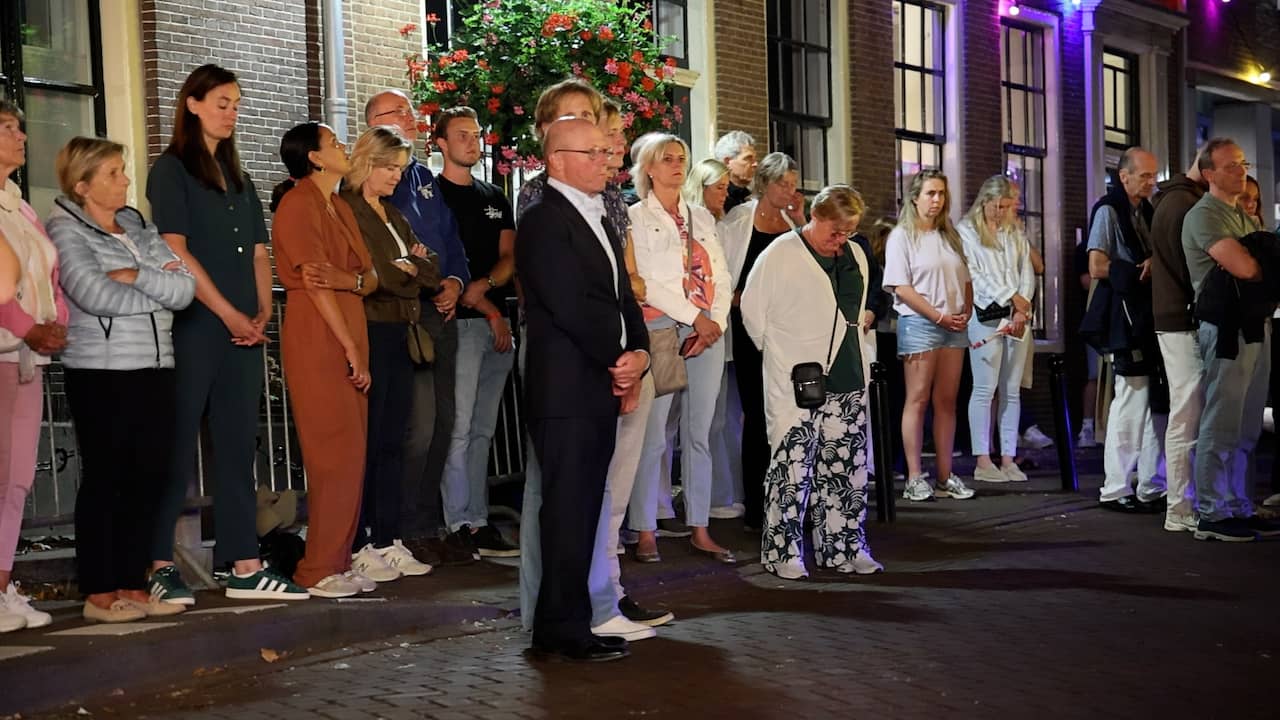Beeld uit video: Abcoude staat stil bij dood van Lisa bij start feestweek