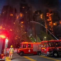 Zeker dertien mensen omgekomen door brand in woontorens Hongkong